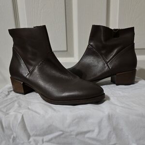 NEW Avellini Italian Leather Ankle Boots, Pointy Toe Low Heel, Sz 39 IT (8.5 US)